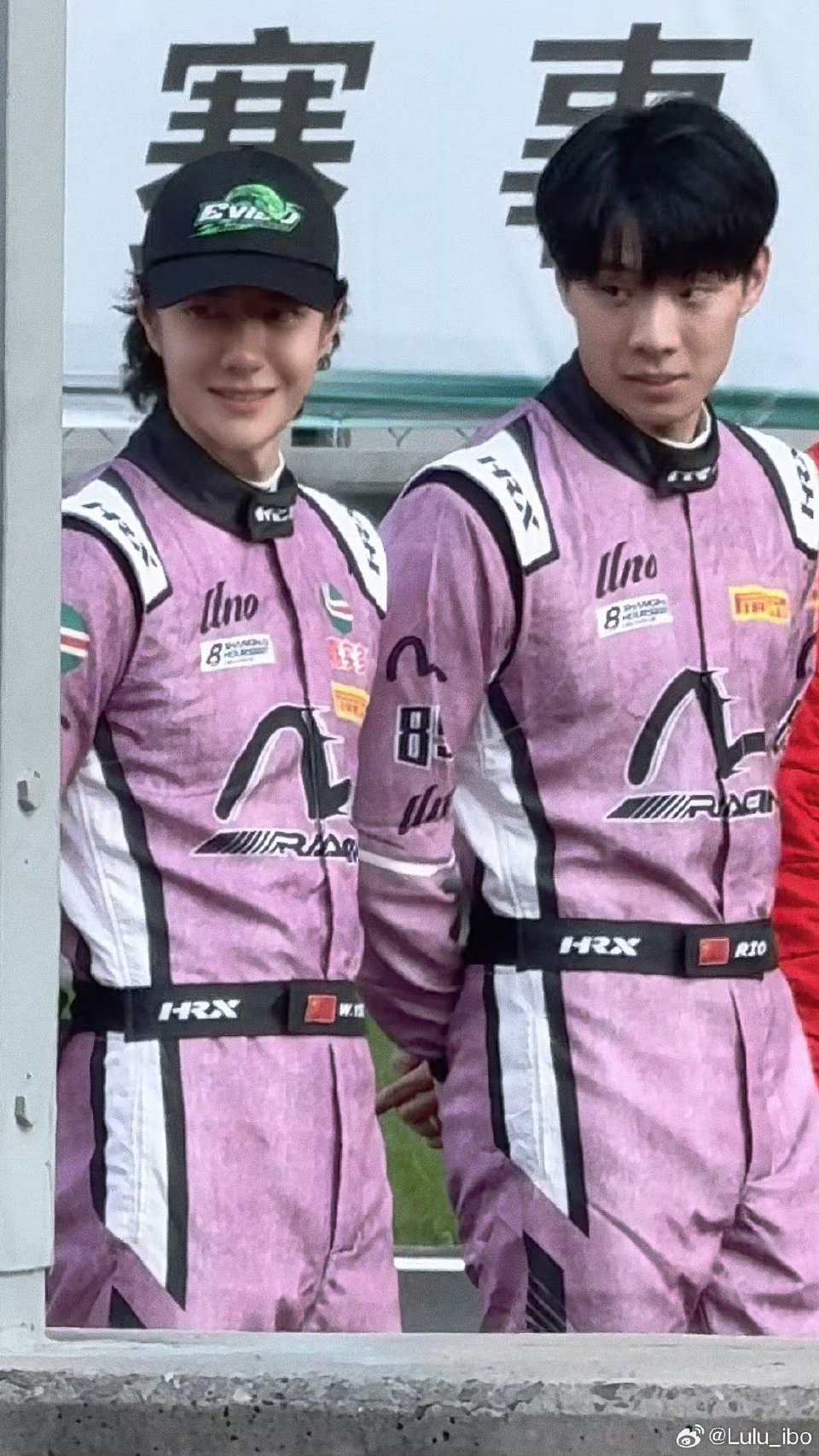 王一博赛车手形象引热议，粉丝呼吁其出演韩寒新片