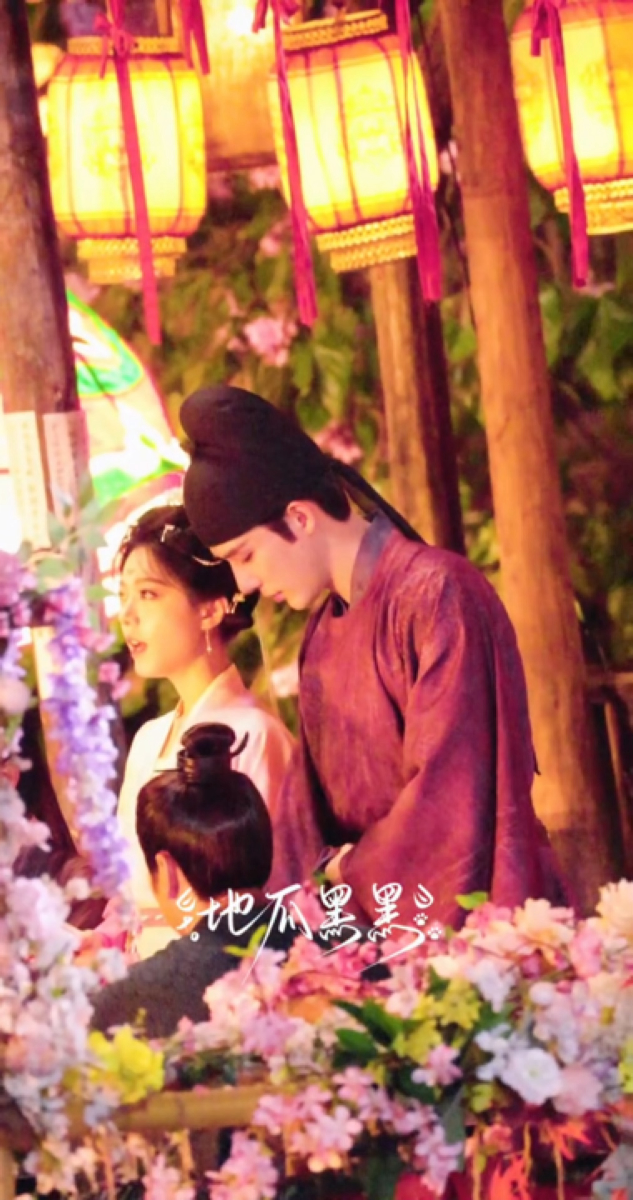 她在闹他在笑，赵今麦王安宇花好月圆夜看花灯