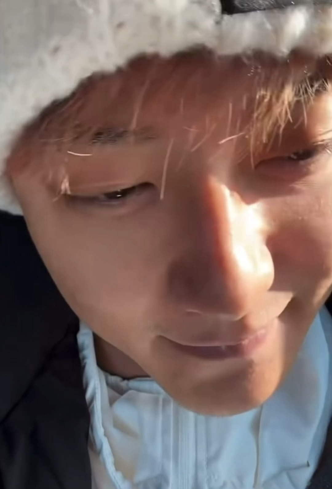 黄子韬直播问刘耀文需不需要夸奖，刘耀文回应大家天天都在夸我