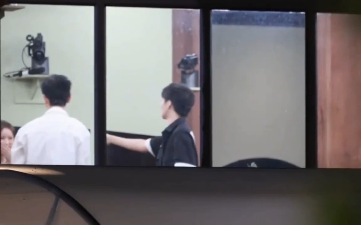 王俊凯教黄晓明跳舞