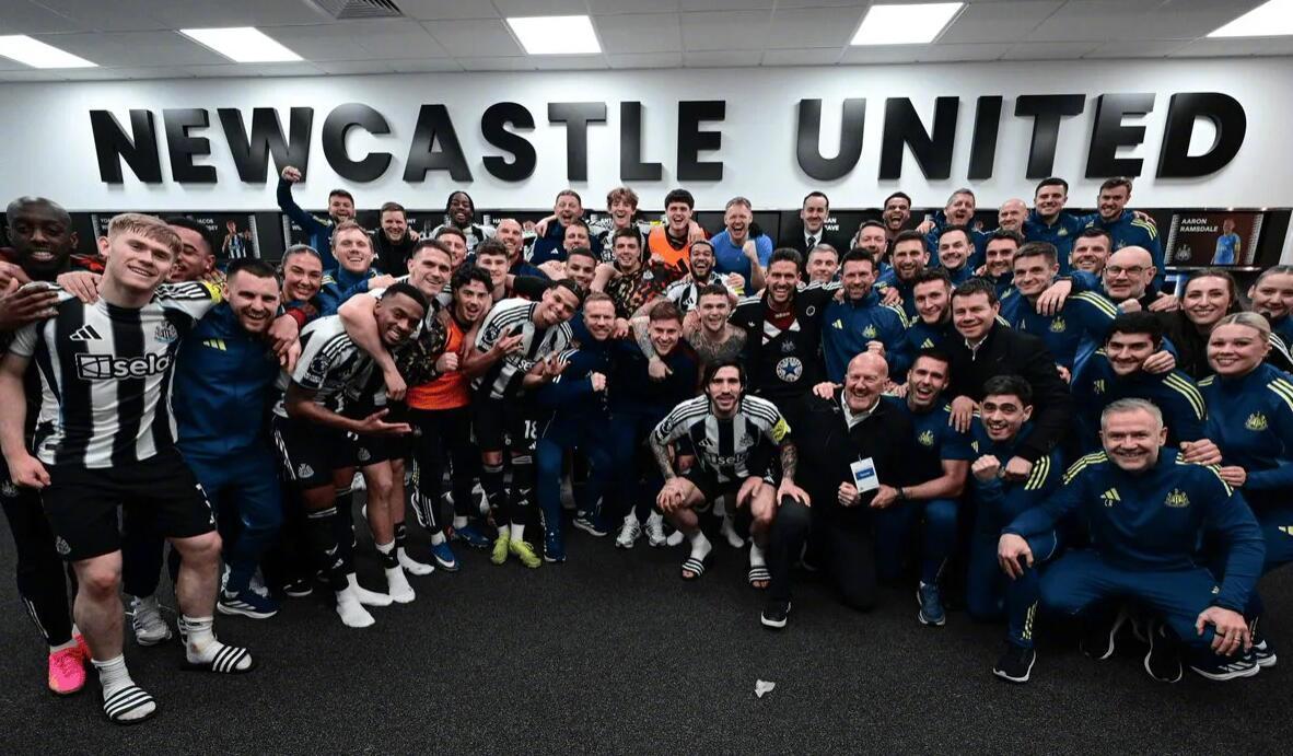 纽卡斯尔联2比1胜曼联后官方晒照调侃