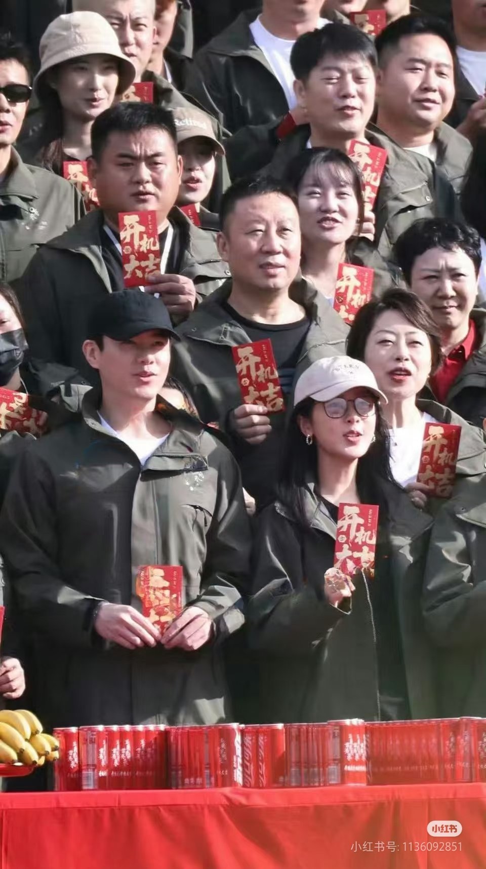 杨紫新剧玉兰花开君再来开机，父母陪伴现场