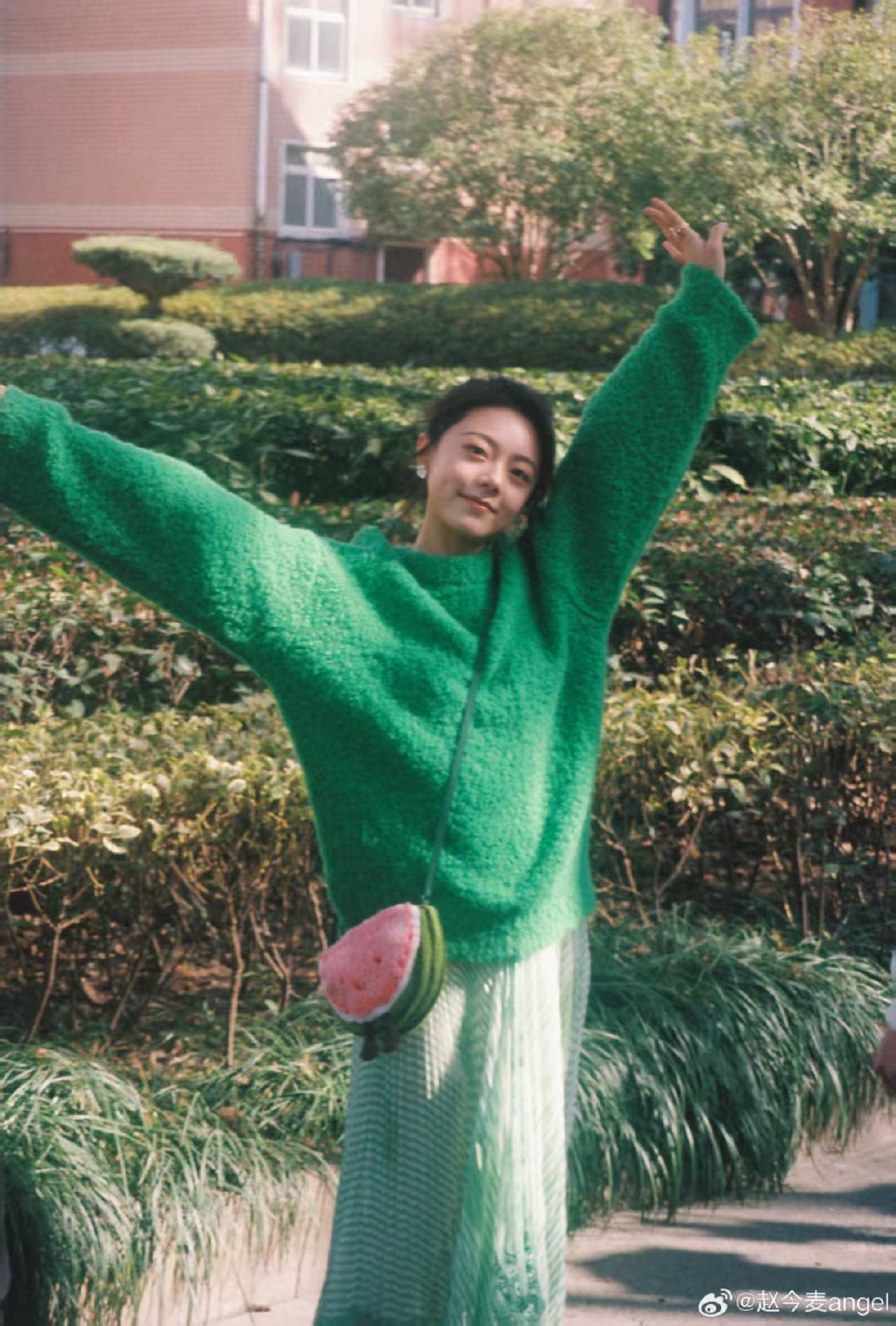 赵今麦晒聂曦光毕业照记录青涩时光