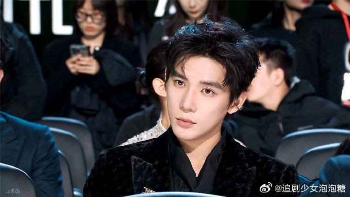 星光大赏王安宇微百指双第一全平台出圈