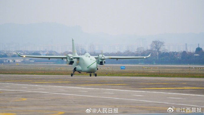 全球首款混合动力无人运输机彩虹YH1000S首飞成功