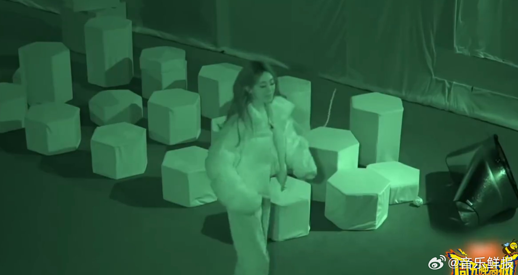 祝绪丹再跳煮鸡蛋舞周五晚引爆笑