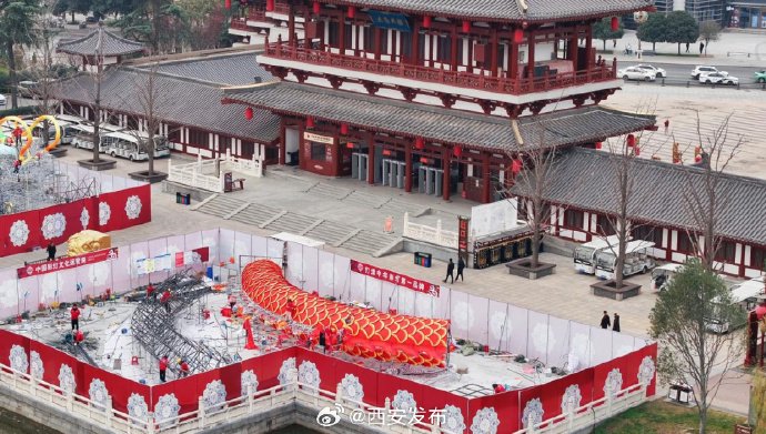 长安灯会骏马灯组就位，静待点亮迎新春