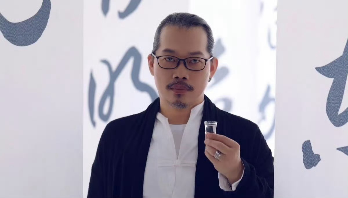 方文山被曝婚内出轨，目前尚未回应