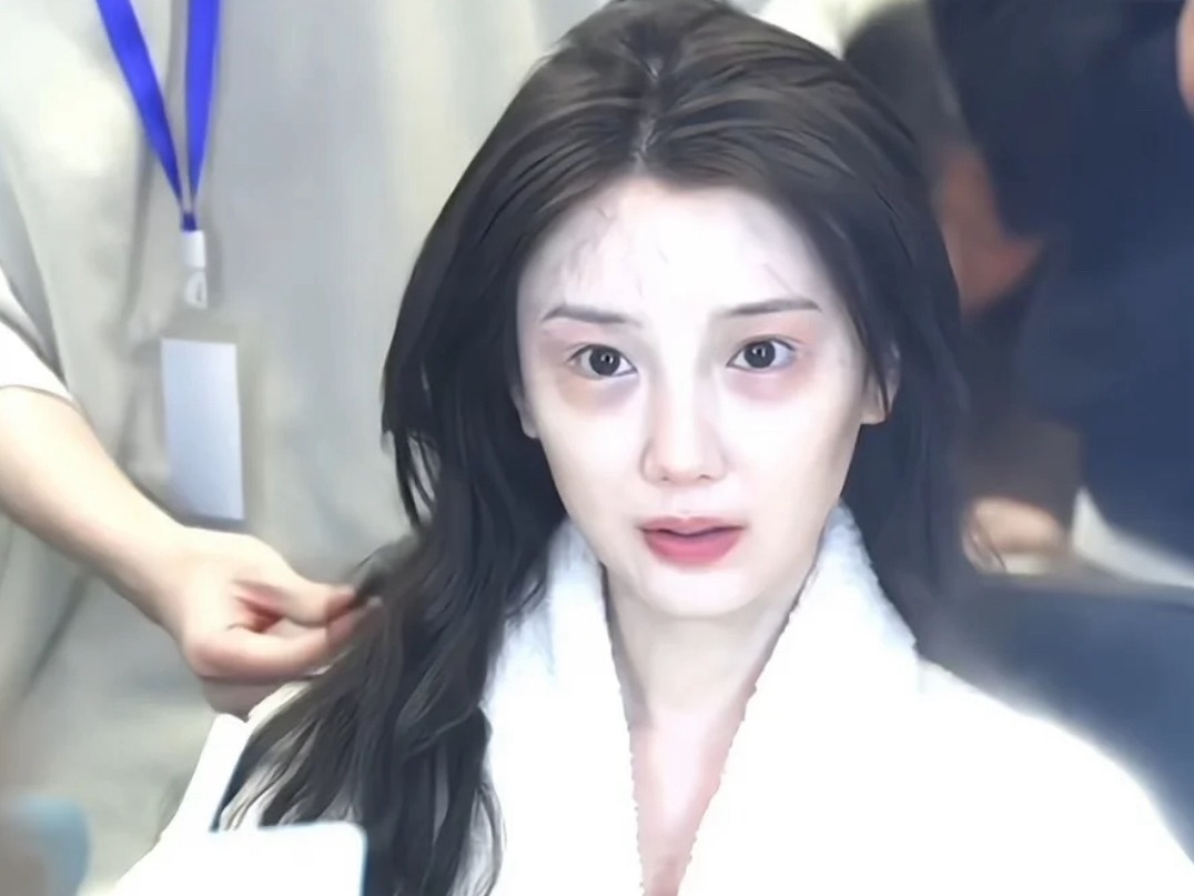 毛晓彤女鬼造型太有感觉