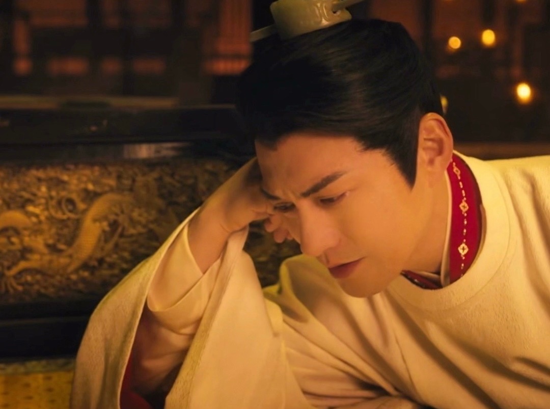 严屹宽从权臣到帝王演绎古装威仪