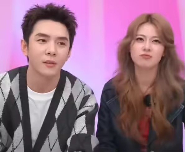 赵昭仪对李佳琦眨眼互动引关注