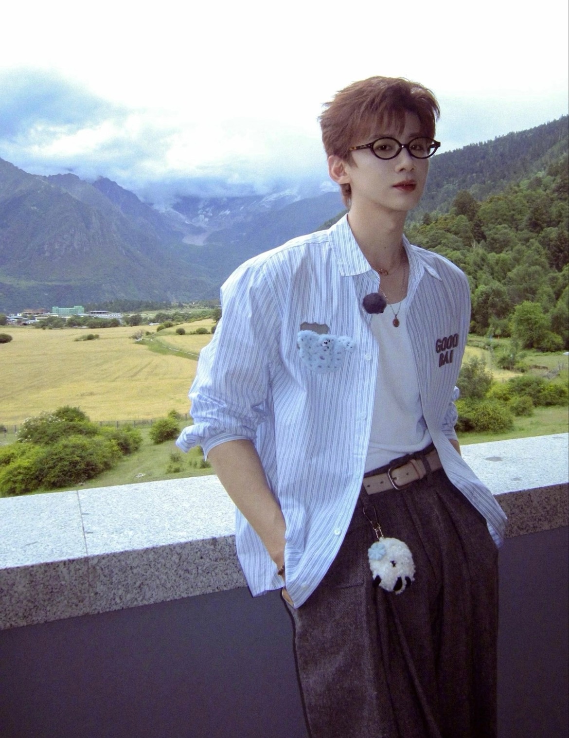 白敬亭王安宇等16位明星条纹穿搭合集