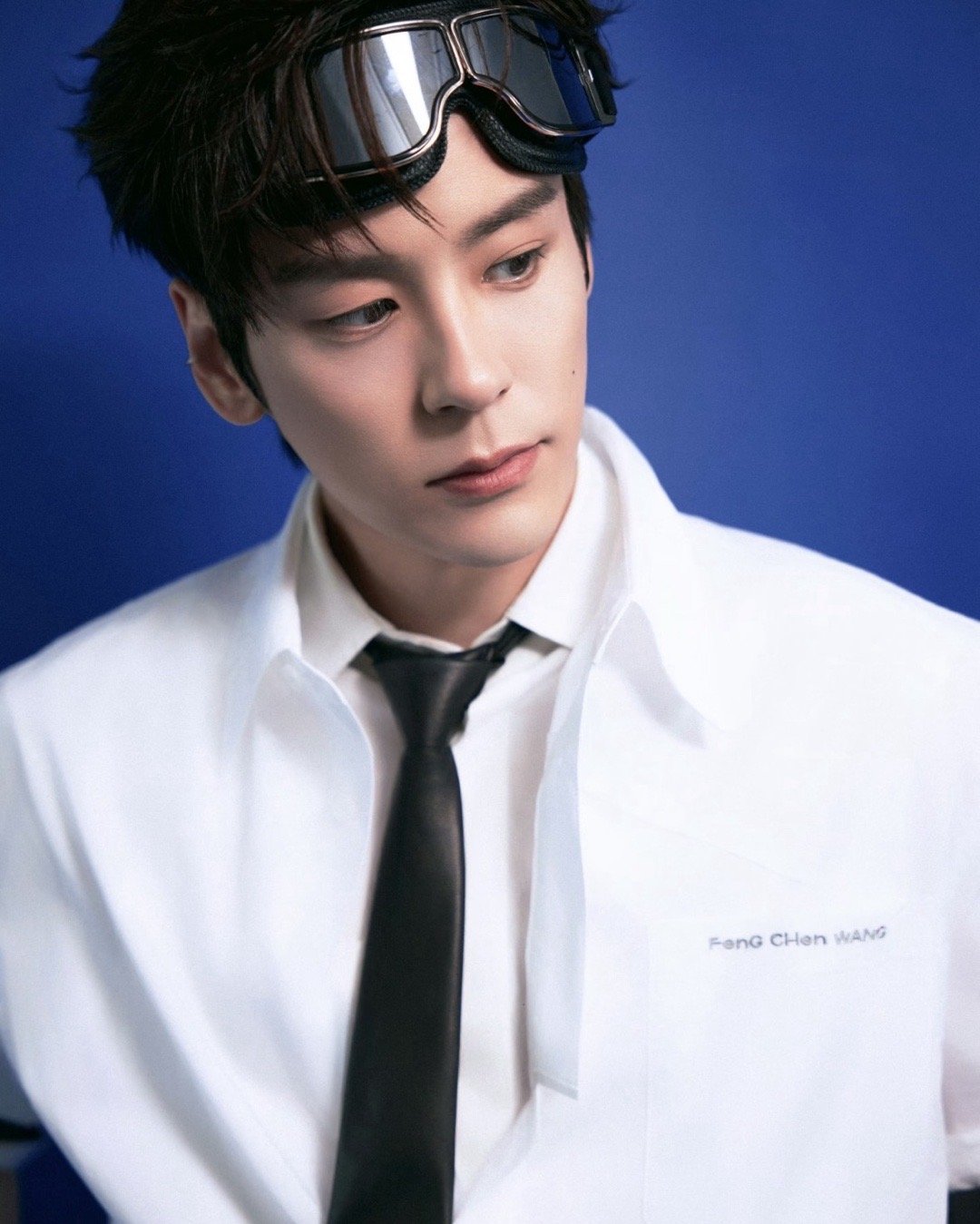 魏哲鸣吴磊等明星白衬衫造型合集