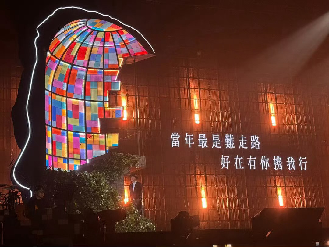 陈小春合肥演唱会金曲引全场大合唱