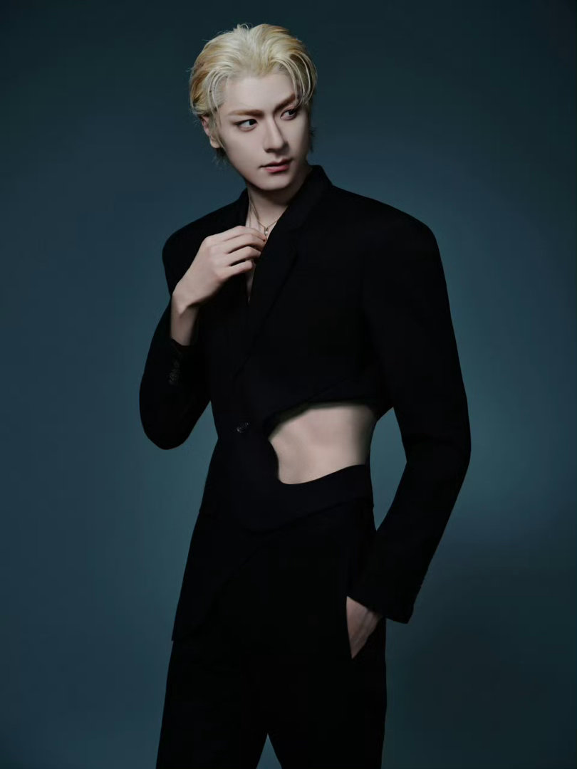 林一金发深v露腰大片曝光