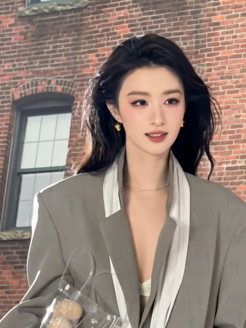 王楚然颜值身材获赞，被呼吁出演现代偶像剧