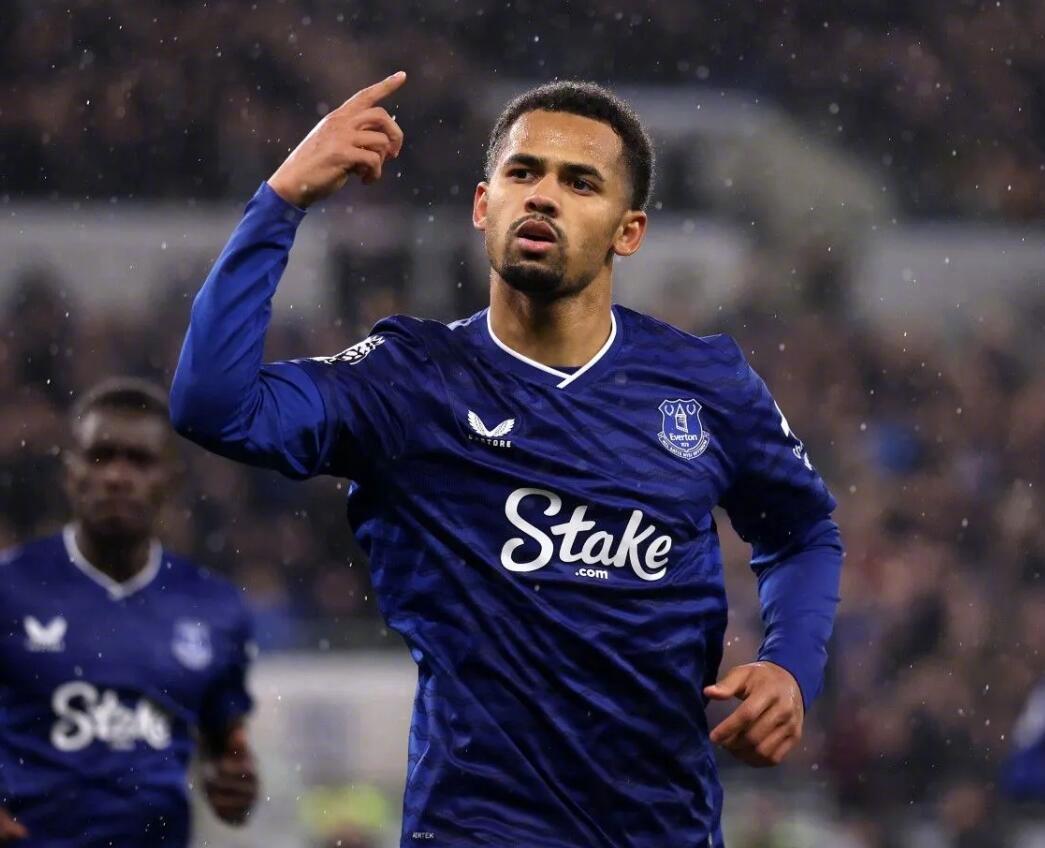 记者Ben Jacobs称曼联未接触恩迪亚耶但欣赏其多面手属性