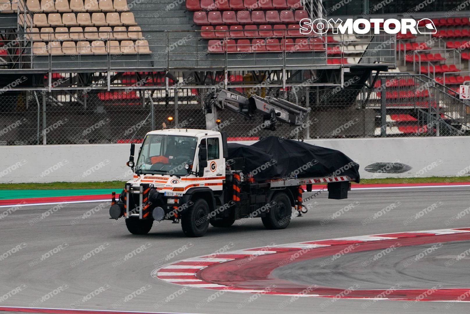 F1巴塞罗那测试第三天霍肯伯格奥迪赛车故障拖回