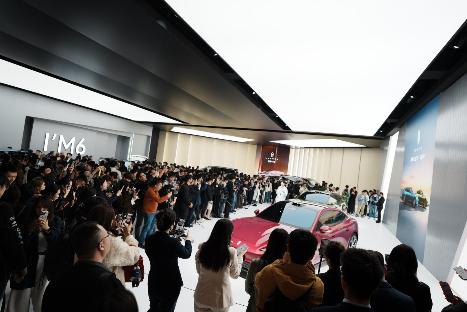 尚界Z7双车首秀，轿跑猎装双造型亮相