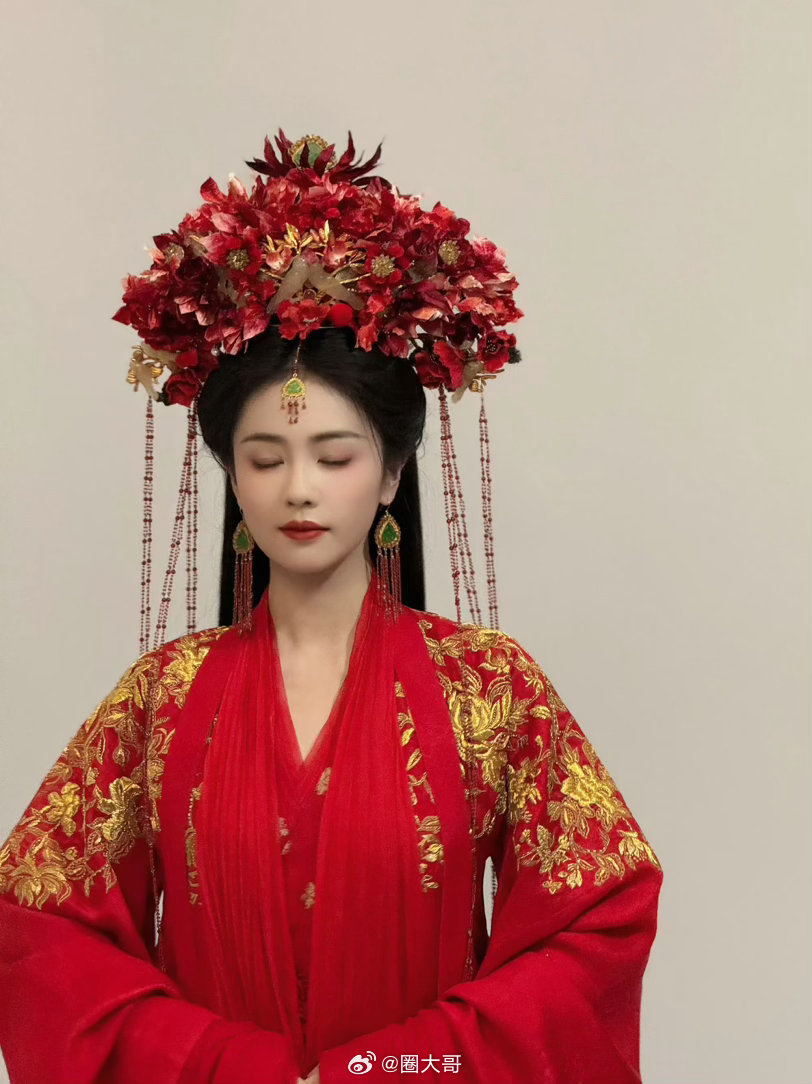 于正写诗暗示朝玉阶剧情，白鹿确认女主主演阵容揭晓在即