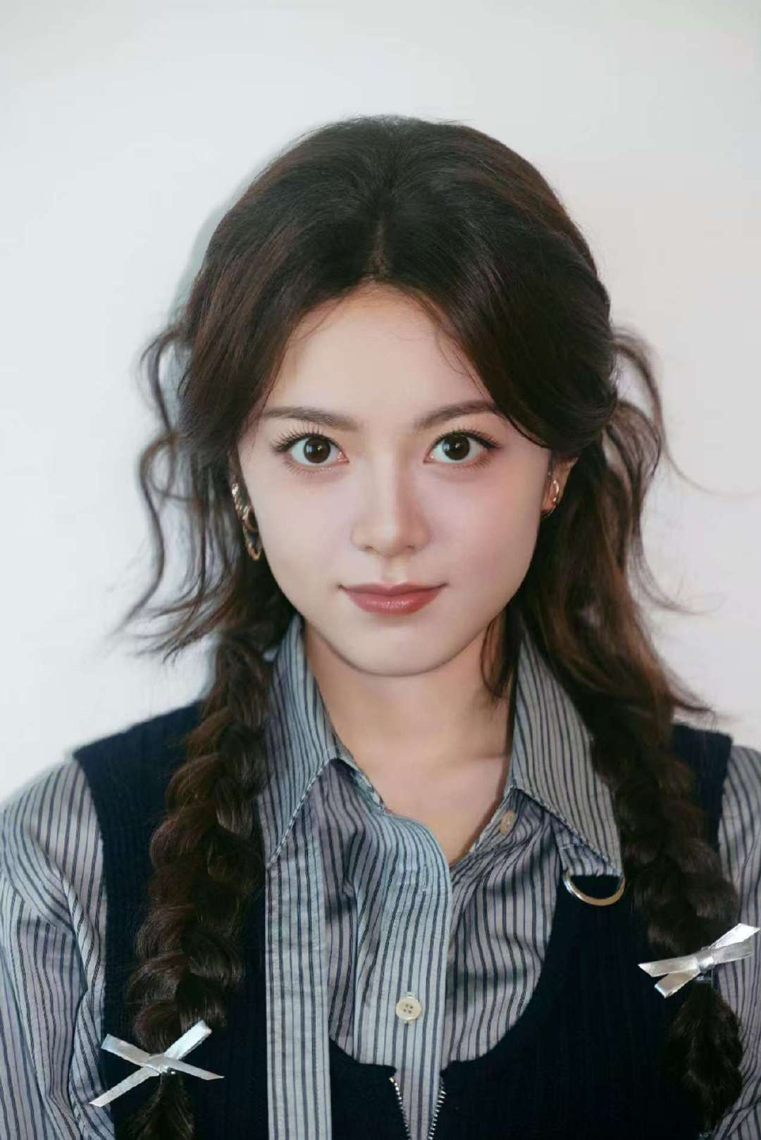 赵今麦西瓜切号上线发布曦光学姐新照