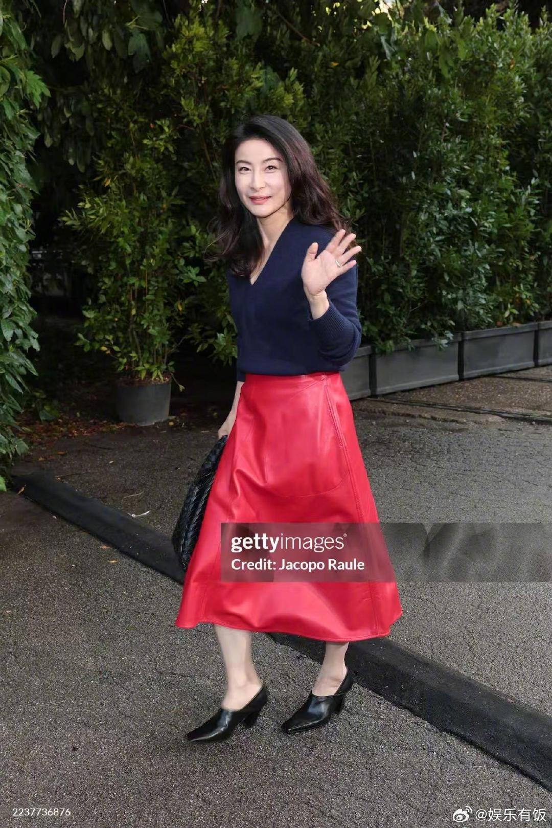 米兰时装周郭晶晶杨祐宁杨紫琼亮相秀场状态佳