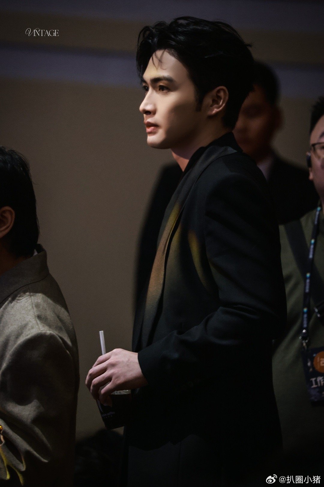 张彬彬亮相腾讯视频金鹅荣誉盛典内场