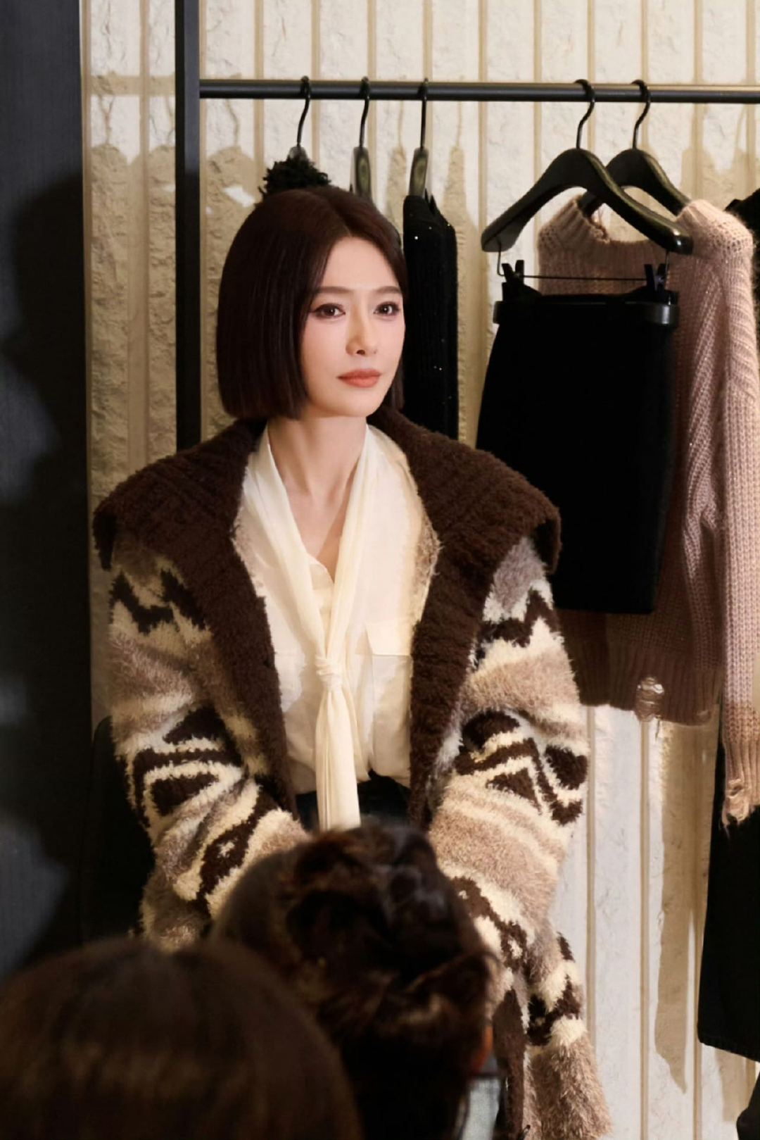 秦岚深夜连轴转补录素材，高能量输出获赞