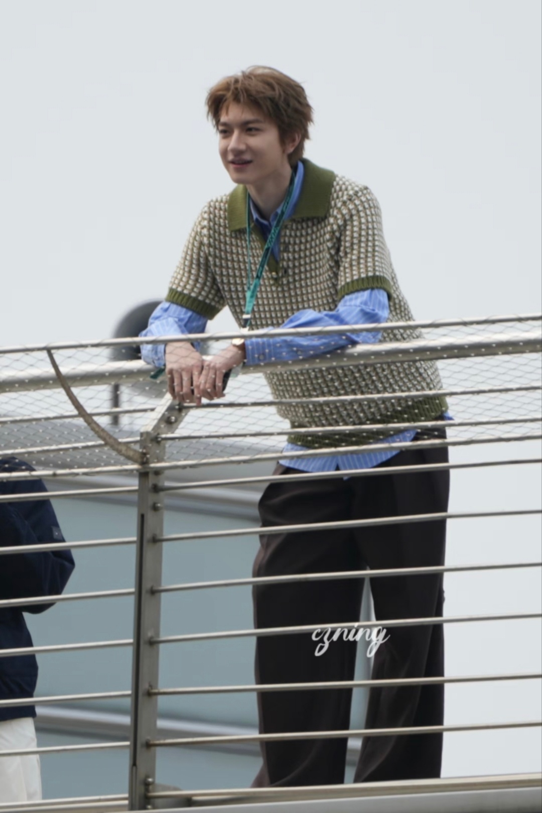 林一出席F1活动展现高挑身材