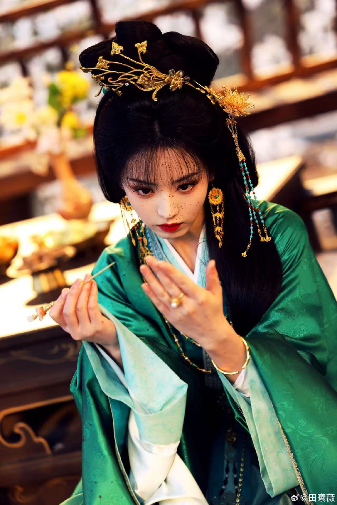田曦薇晒嫁金钗18宫格，期待魏娆君黛