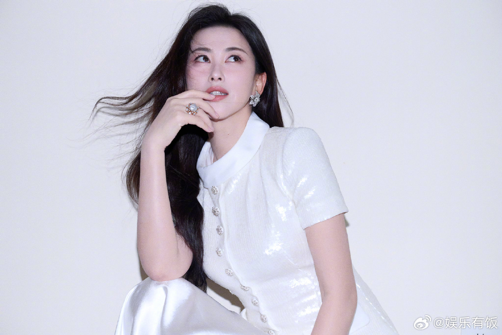 朱珠直播分享育儿心得，鼓励妈妈关爱自我