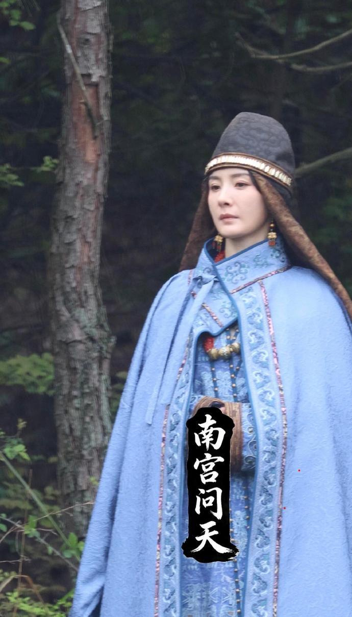 杨幂大同淡妆路透曝光