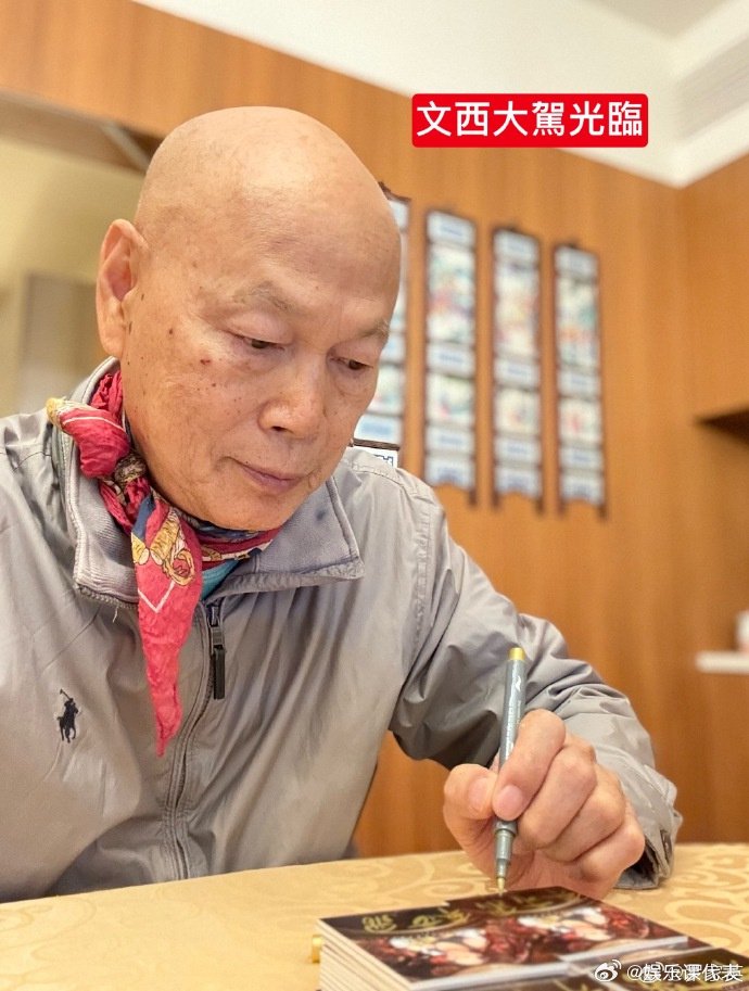 罗家英追忆三代世交梁小龙，合作《龙凤店》赞其风趣健谈