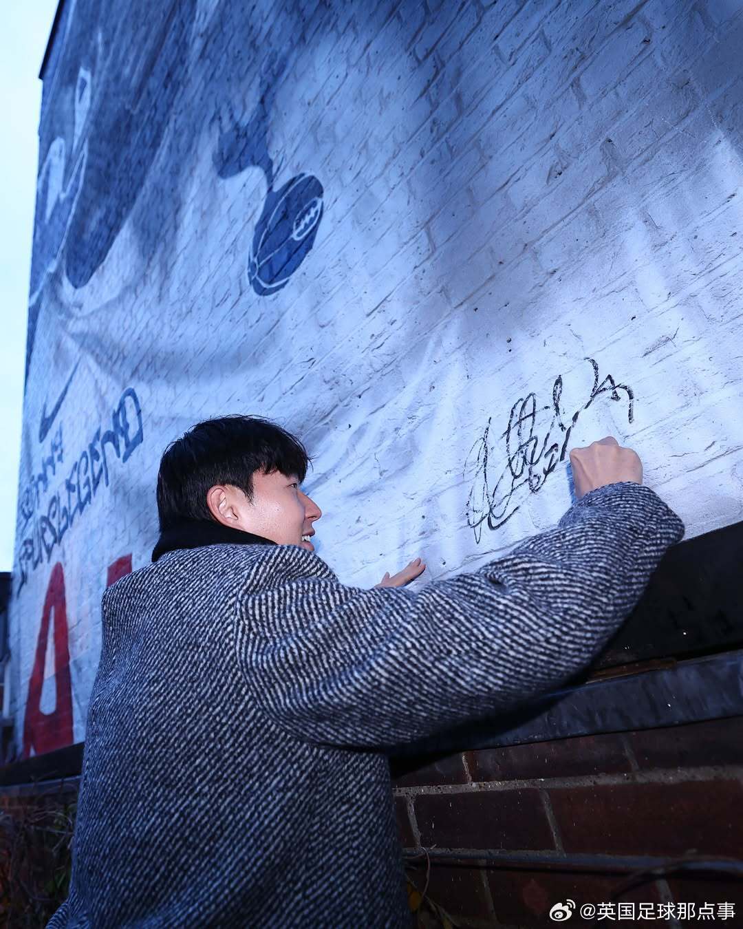 孙兴慜重返北伦敦揭幕壁画并与球迷告别