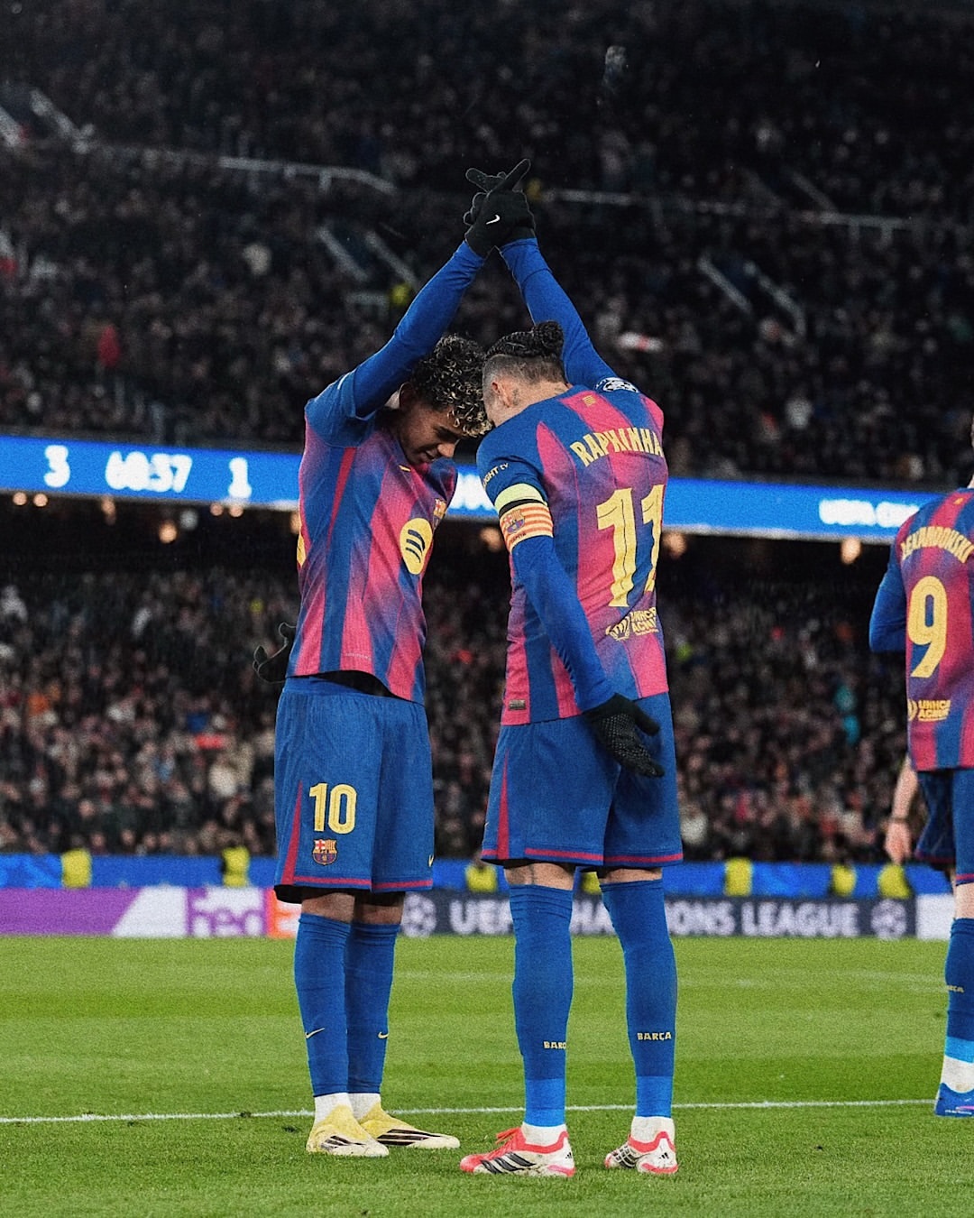 欧冠巴萨4比1胜哥本哈根，拉菲尼亚与亚马尔连线惊艳