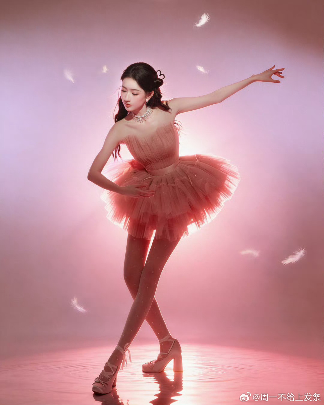 王玉雯春晚造型惊艳亮相，未及膝裙摆展逆天比例