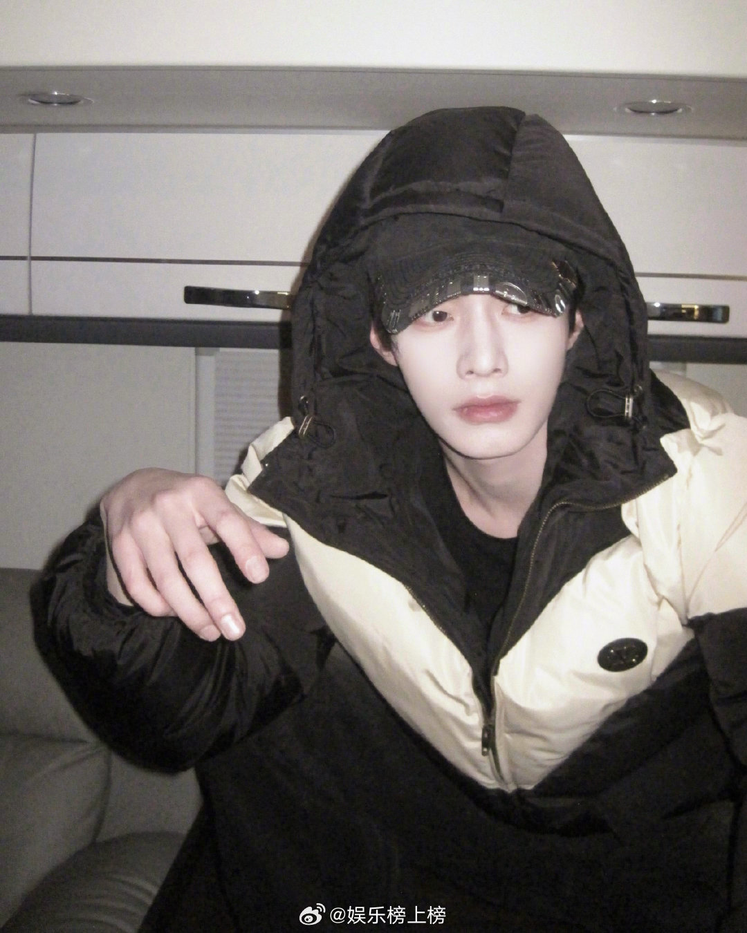 何与情人节晒随拍帅照