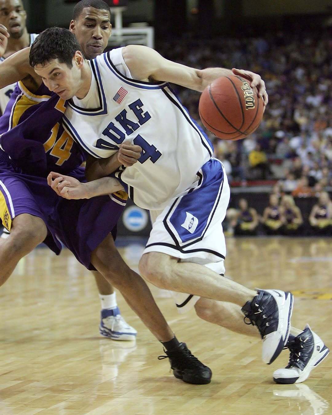 詹姆斯超长职业生涯再创纪录