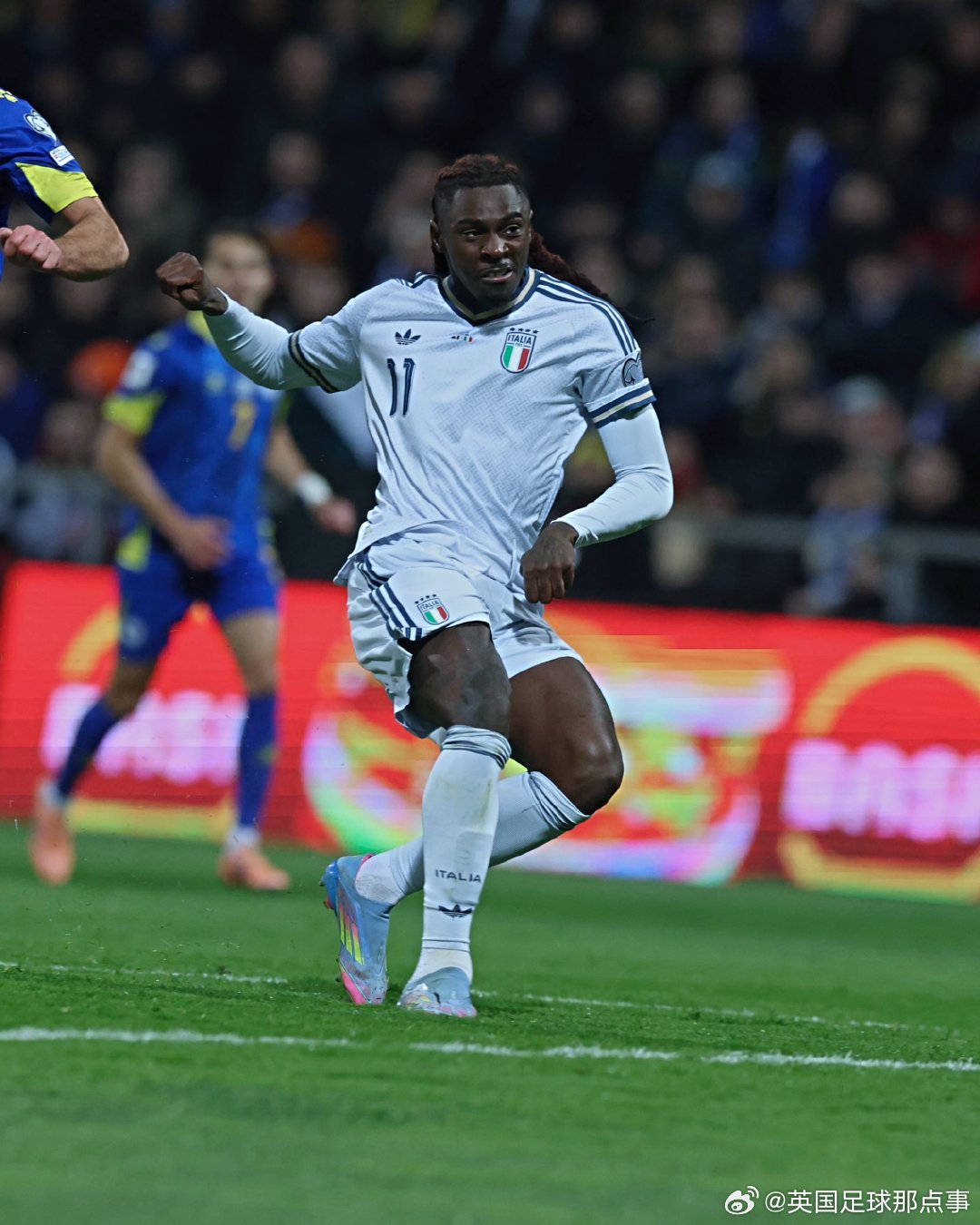 波黑半场0-1落后意大利，对手被罚下一人