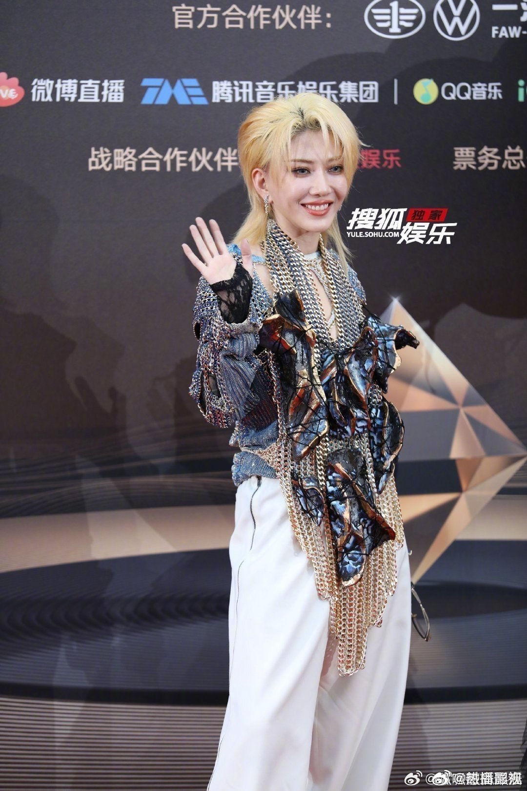 微博音乐盛典红毯生图曝光，R.E.D女团刘忻喻言等亮相