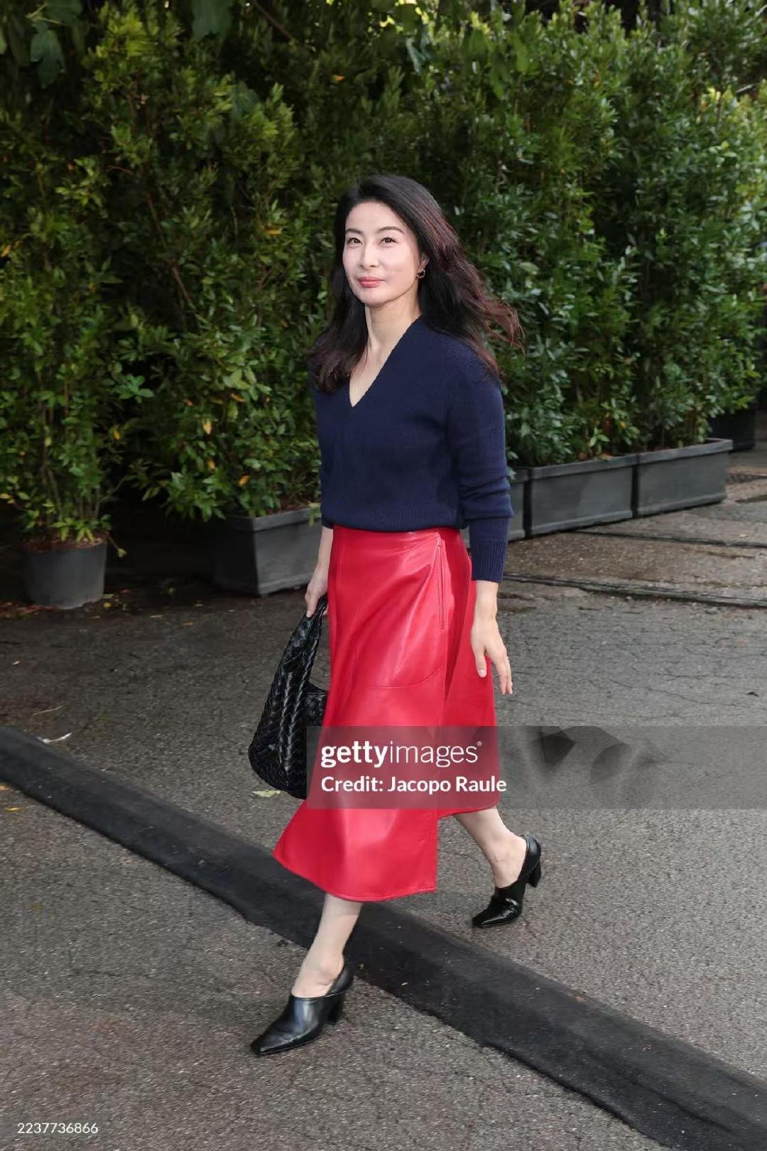 郭晶晶杨紫琼等亮相米兰时装周，状态优雅自信