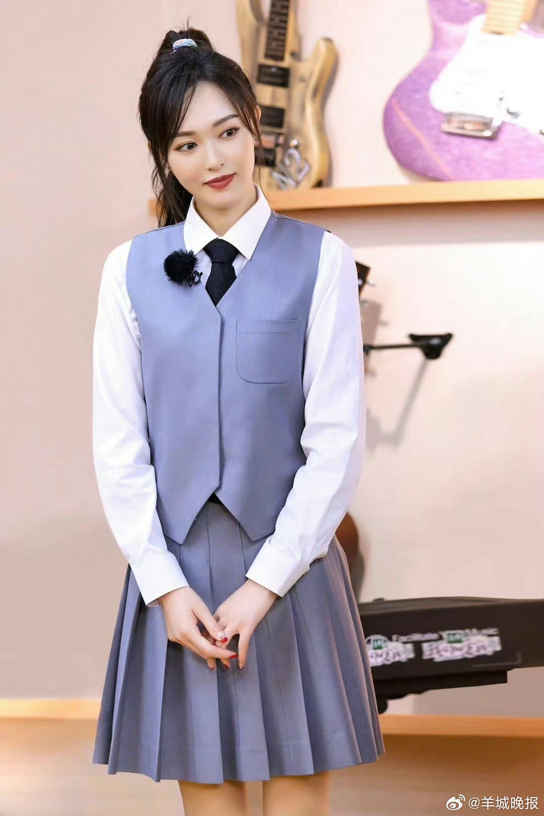 唐嫣杨芸晴等明星校园风造型引热议