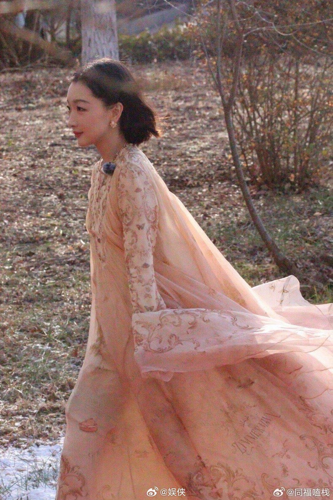 周冬雨剪短发梦回安生，灵气十足状态佳