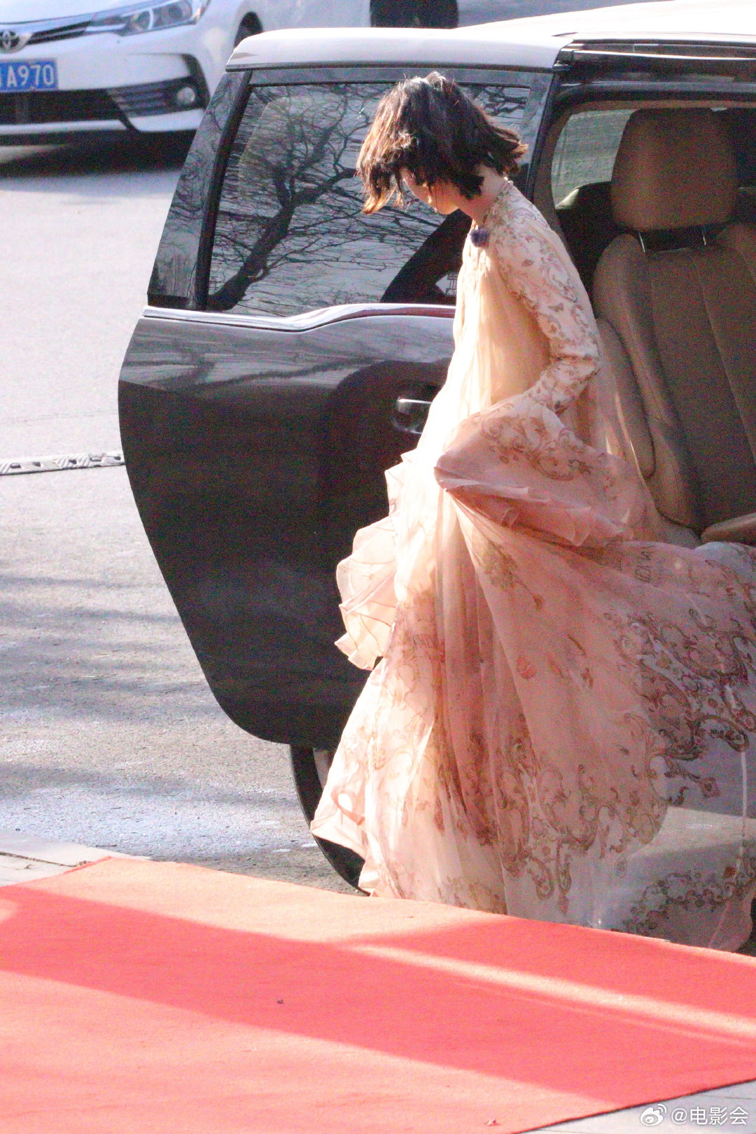 周冬雨剪短发梦回安生清纯感十足