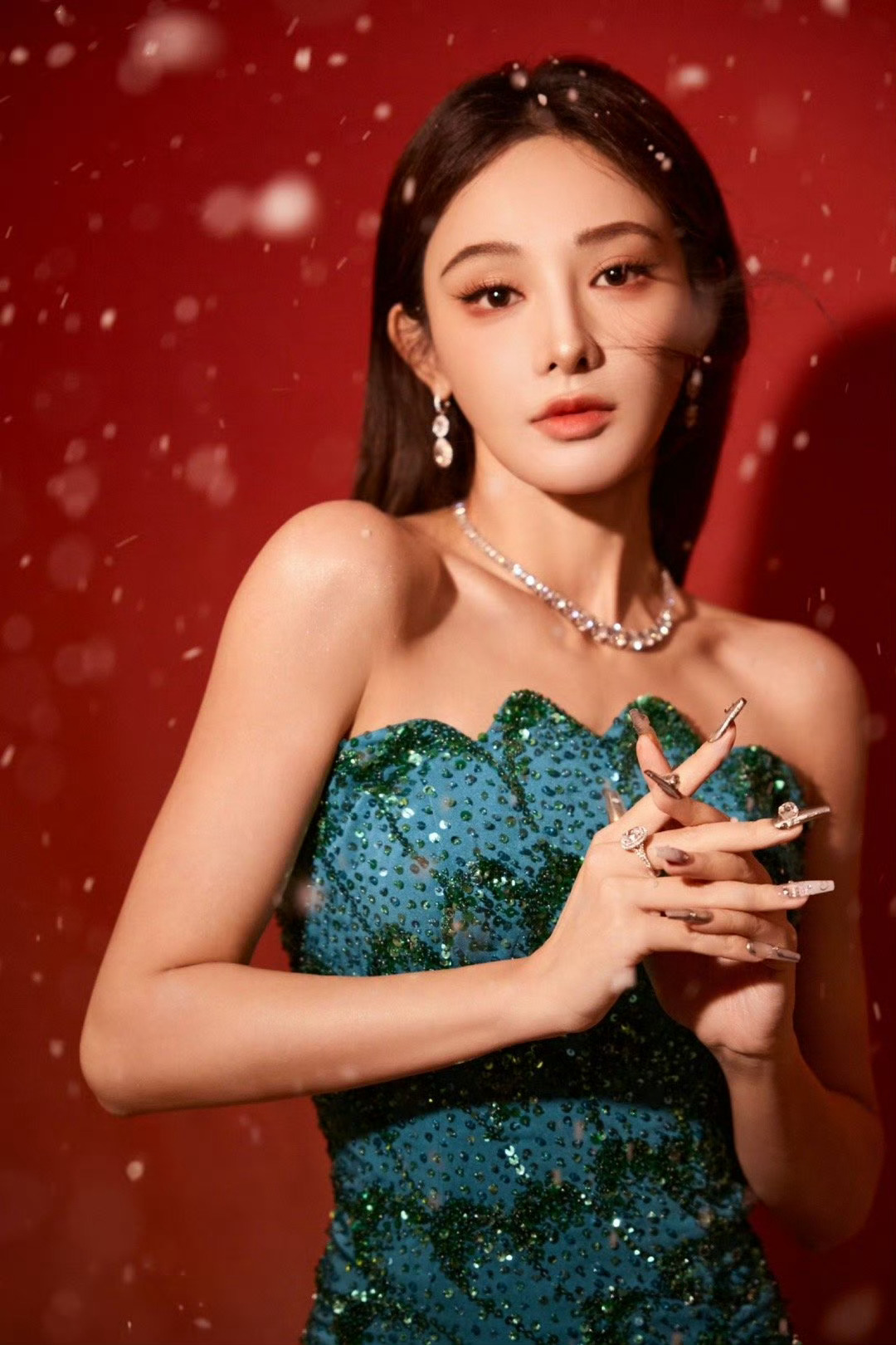 彭小苒更换造型师工作室确认新造型获赞