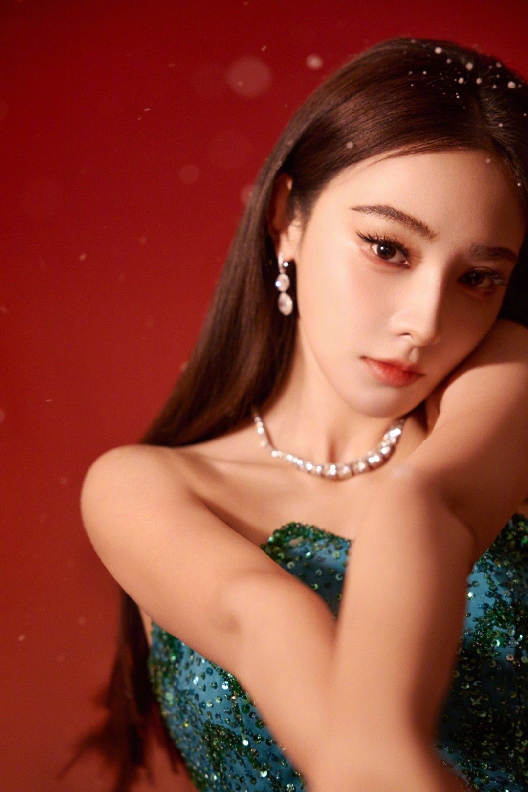 彭小苒更换造型团队，盛典两套新造型惊艳亮相