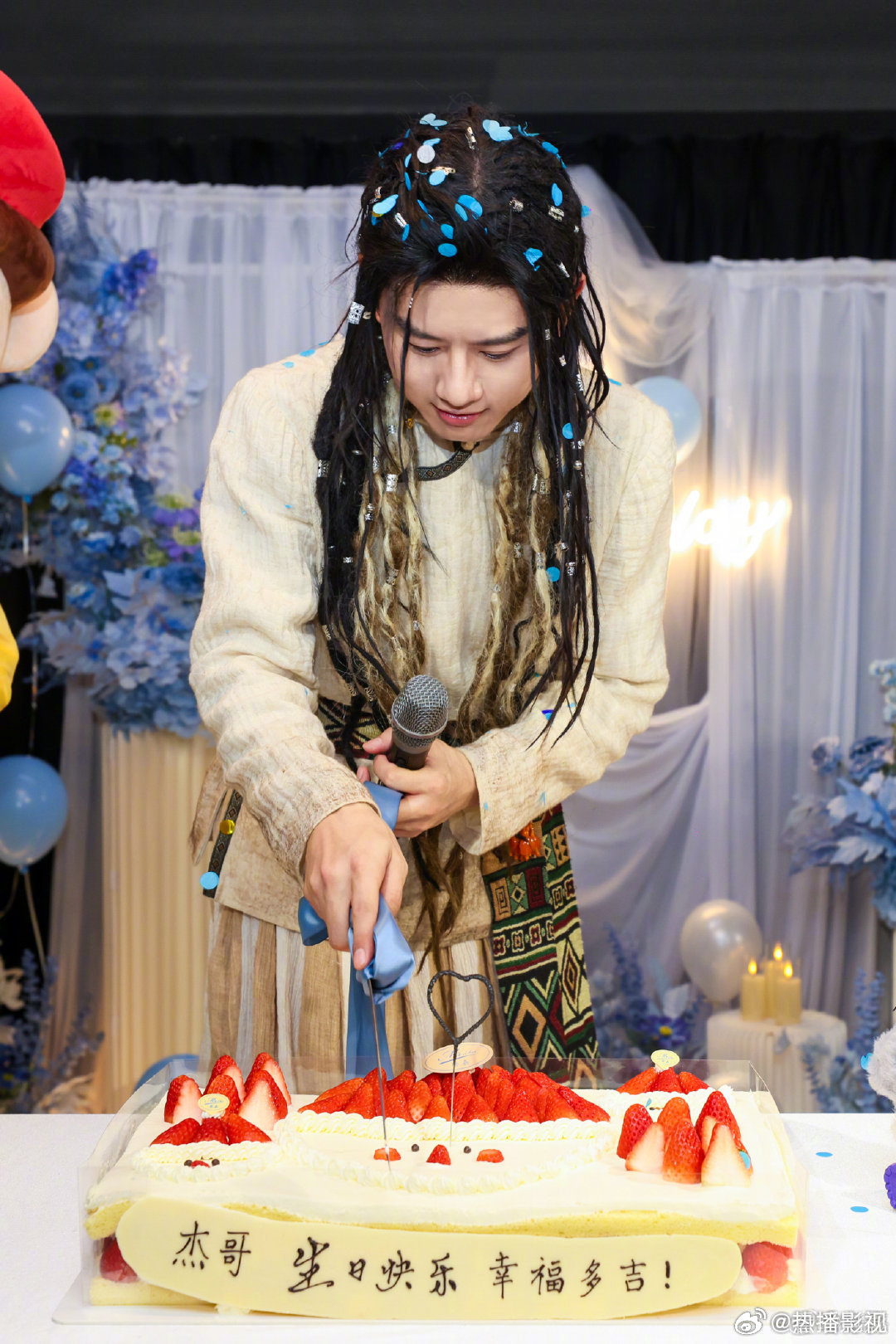 张杰生日当天参演话剧，称是世界上最幸福爸爸