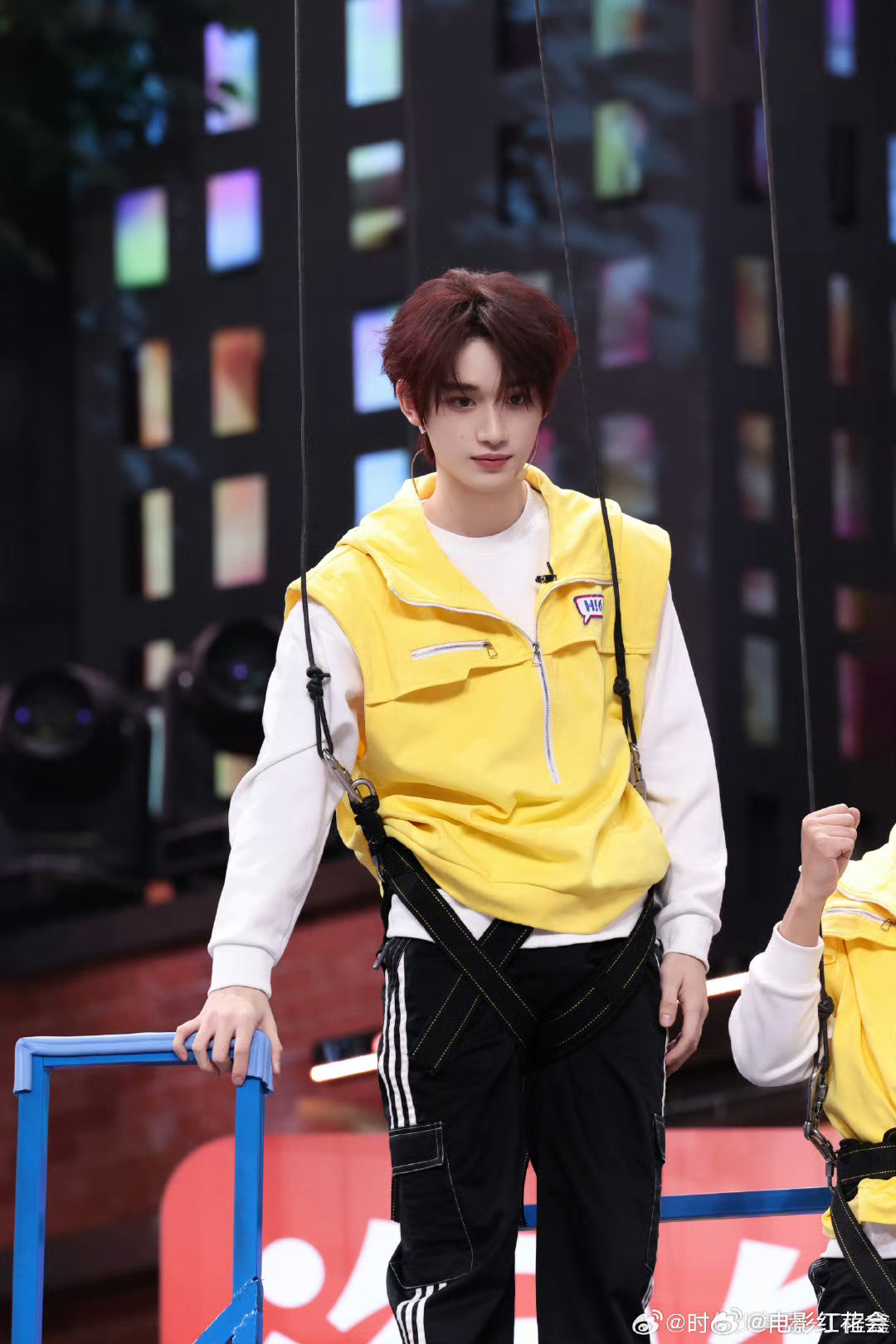 丁程鑫白西装跳我是李飞萌感十足