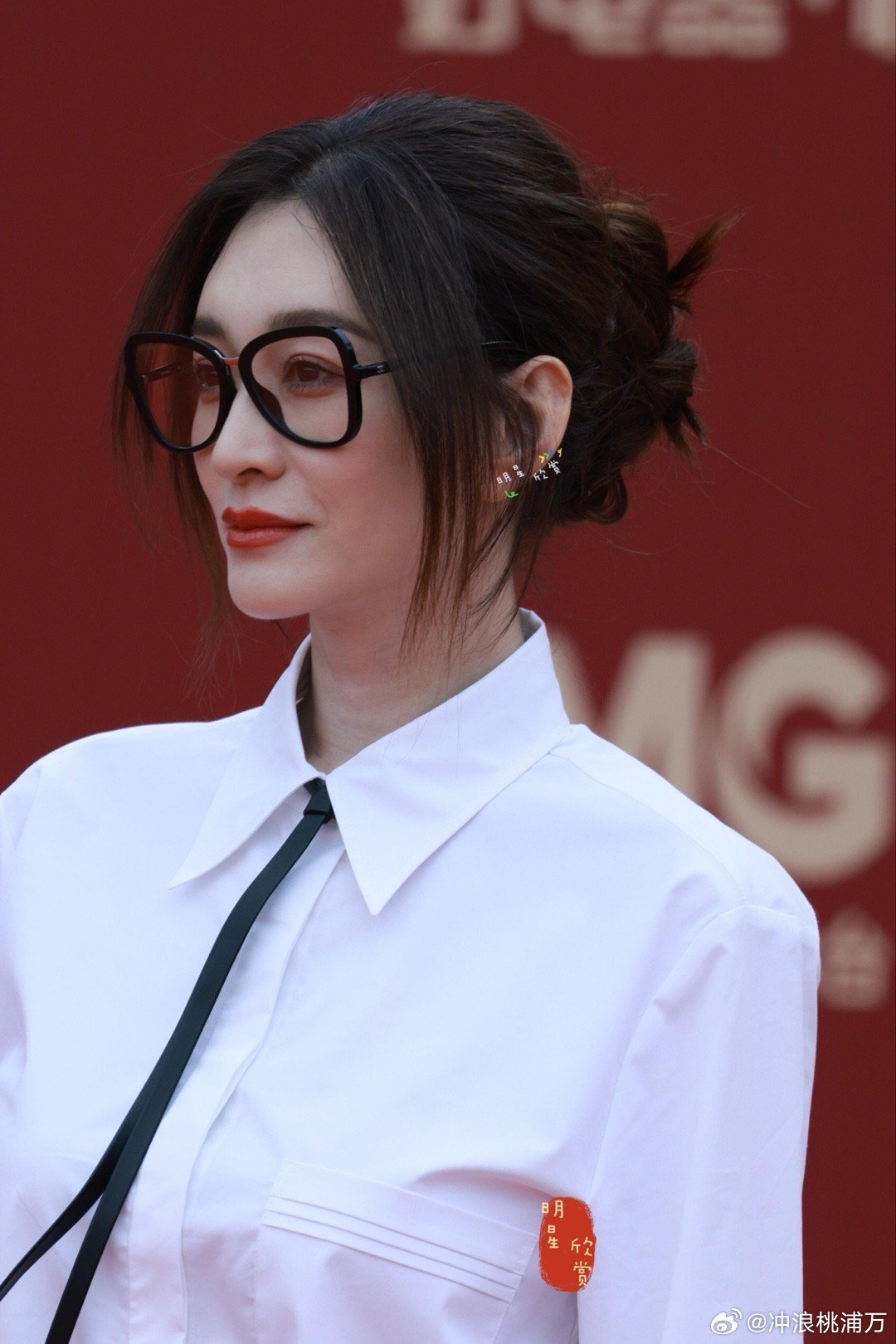 李小冉黑白造型亮相引关注