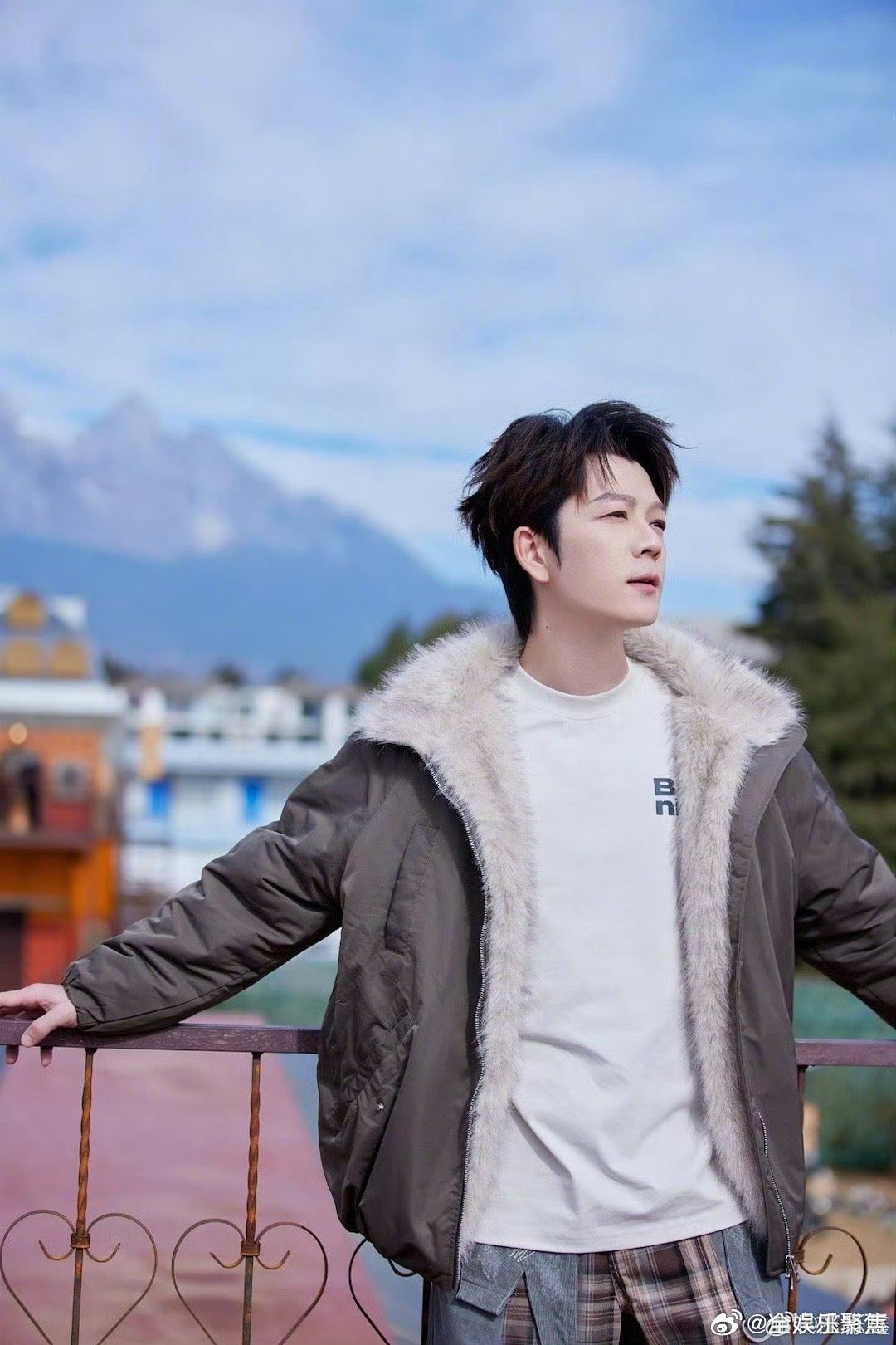 王栎鑫《Flowers》亮相《快乐老友•有风季》获赞